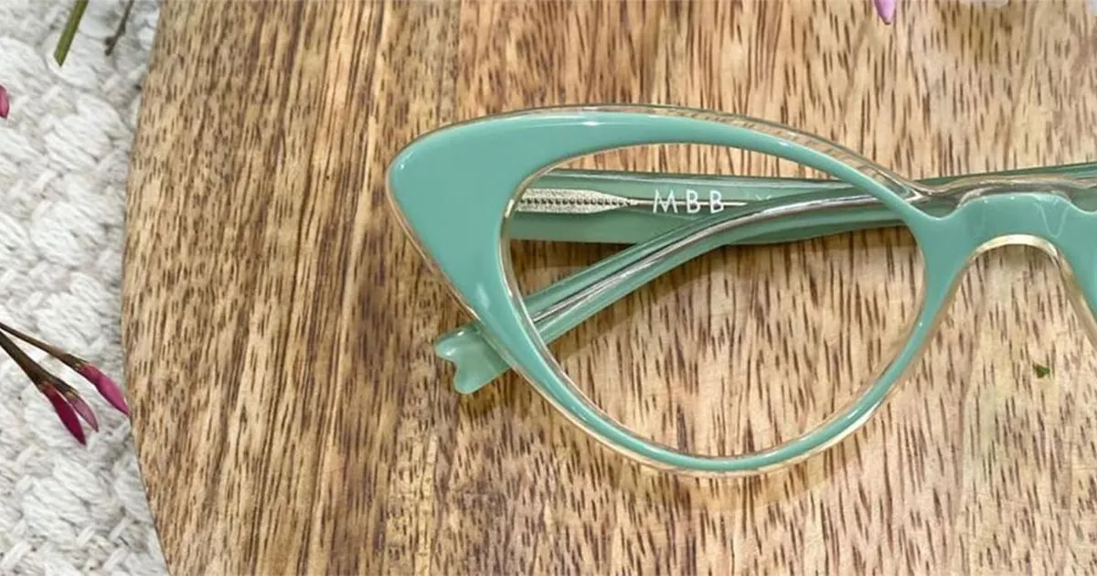 Cat-Eye glasses: The essential fashion item