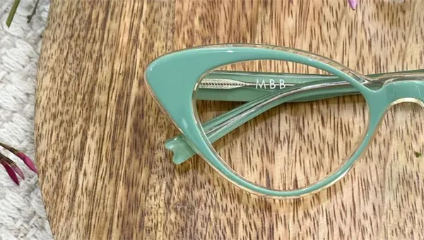 Cat-Eye glasses: The essential fashion item